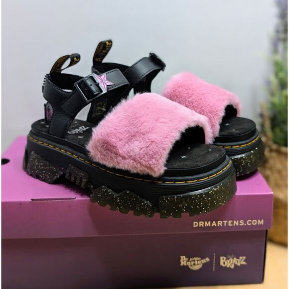 Dr. Martens Mattison Bratz Pink Faux Fur & Black Leather Strap Sandals UK 5 NIB - Picture 3 of 14